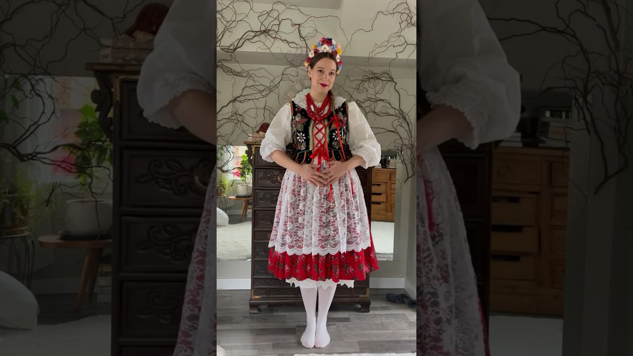 Traditional Costume of Krak&oacute;w #polishfolk #poland #traditional #dance