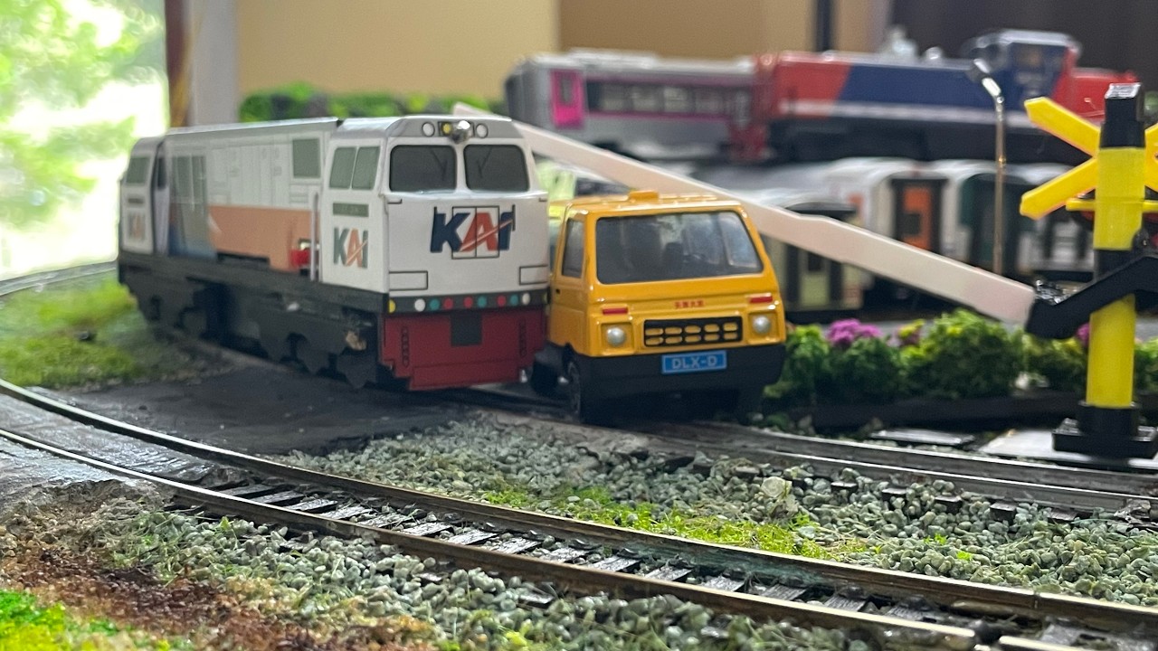 Drama Kecelakaan Mainan Kereta Api CC206 Gerbong Panoramic,Kereta Api Classic Anjlok Tabrakan Di Rel