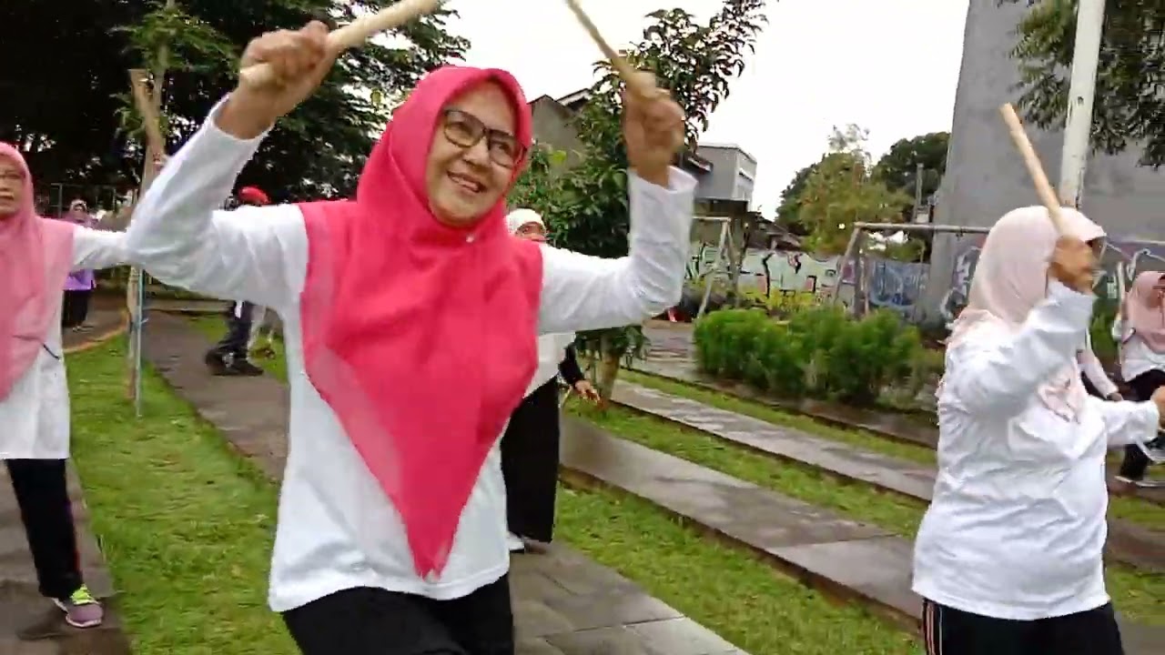 Senam KSN Komunitas Salimah Pengasinan Sawangan Depok