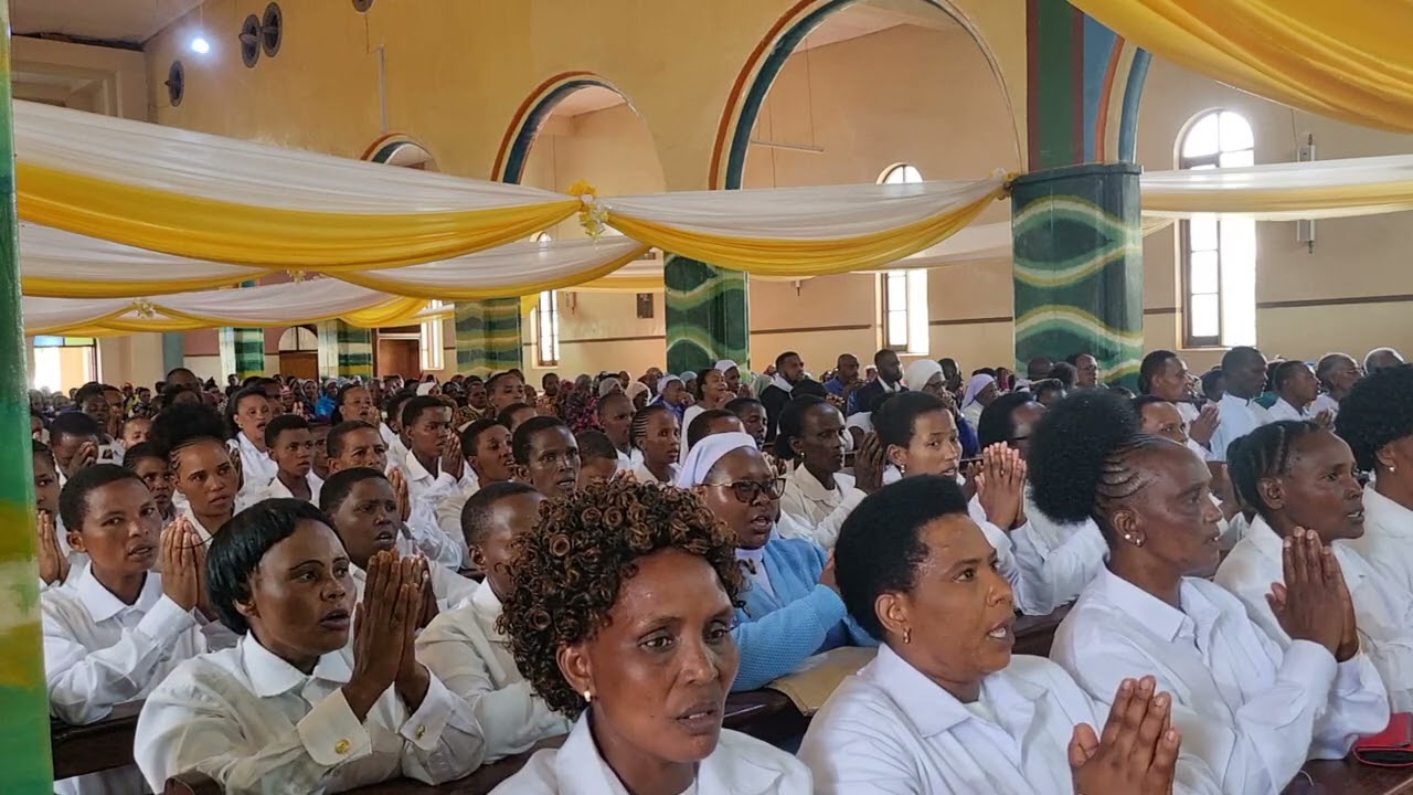 BWANA UTUHURUMIE:KWAYA YA SHIRIKISHO PAROKIA YA KRISTU MFALME-DAREDA MISSION.