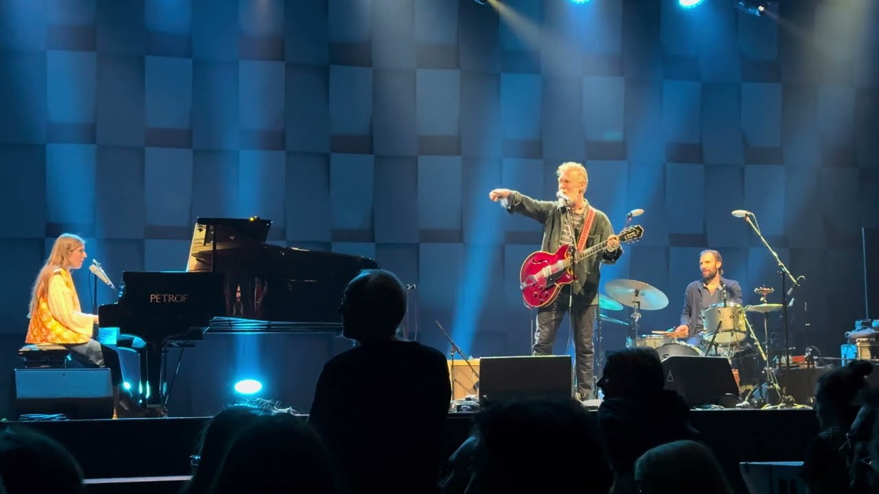 The Swell Season :: This Gift / Revelate - The Frames cover (Forum Karlín, Prague, 21-05-2025)