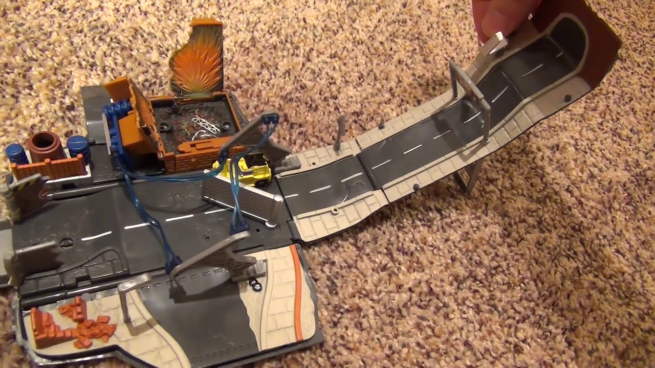 Micro Machines Pulsing Power Station Playset - Unboxing and Demonstration
