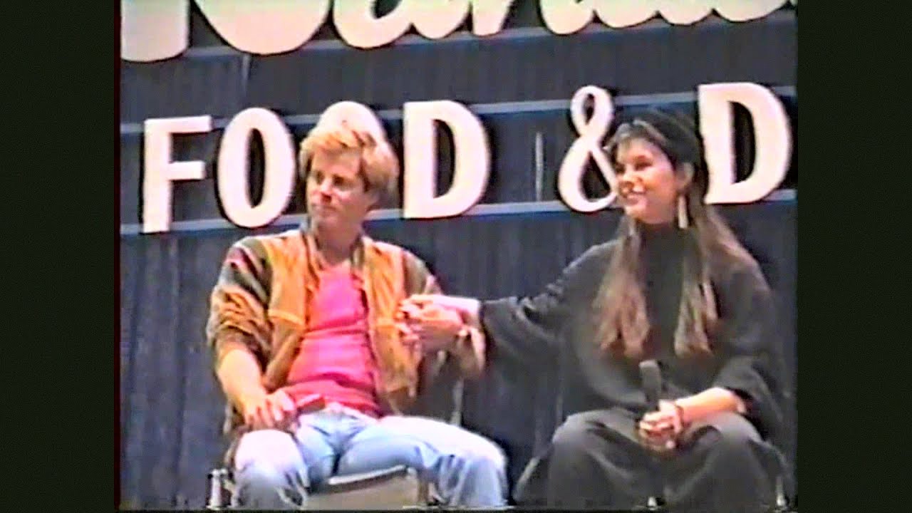 GENERAL HOSPITALS Tristan Rogers and Finola Hughes at Randalls Drug store October 25 1987