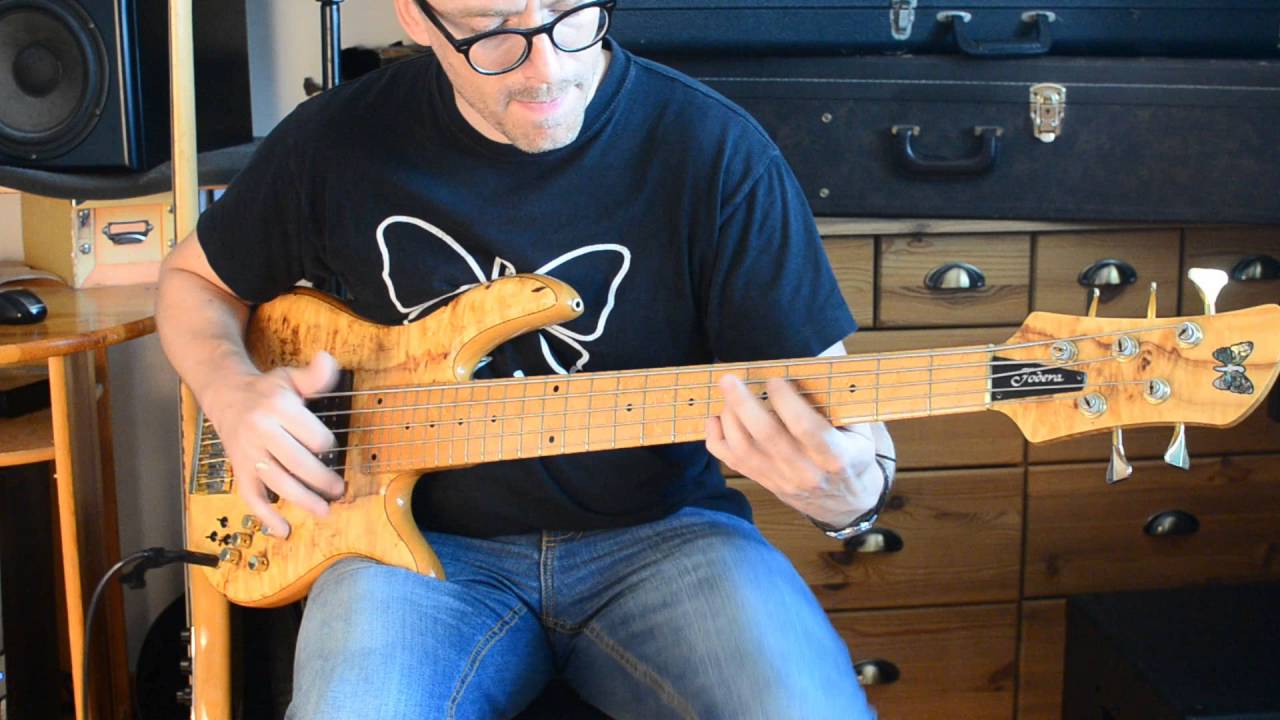 Fodera Monarch Deluxe V Soundtest