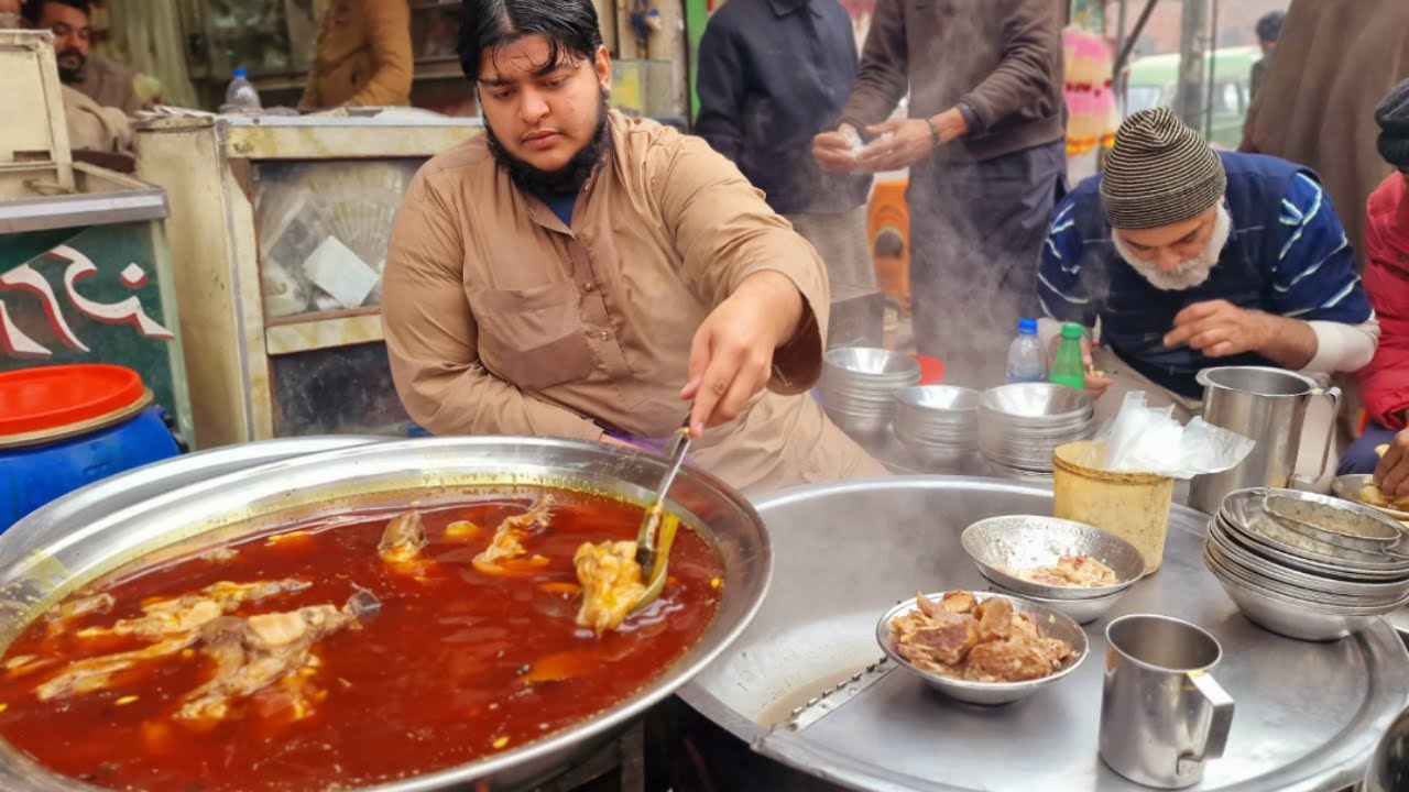 Street Food In Pakistan   Androon Lahore Ibrar Bong Paye