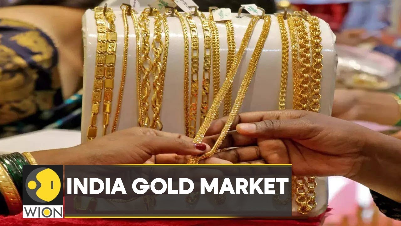 India gold market: Gold prices near one-month low | World Latest English News | Business News