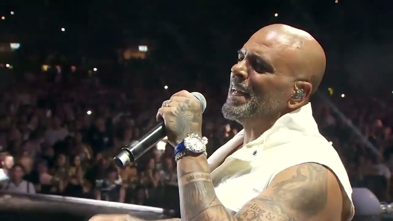 אייל גולן - מחרוזת; יפיופה, את שלי ואני שלך, נשיקה אחת ממך (בלומפילד 2022)