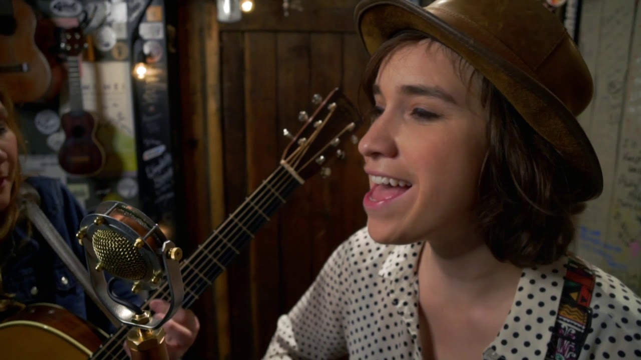 20 Front Street Green Room Session - Reina Del Cid