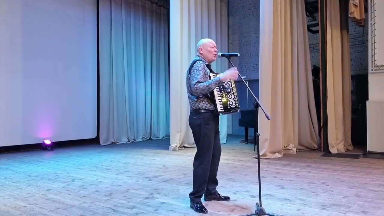 Песню 