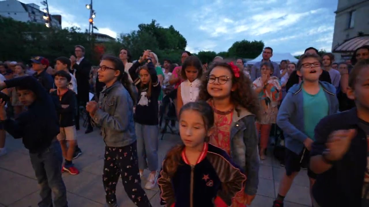 HOPEN X LES PETITS CHANTEURS D'ASNIÈRES - UNIS COMME DES FRÈRES (LIVE)