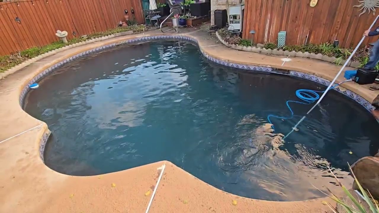 Early Texas winter pool cleaning full video!