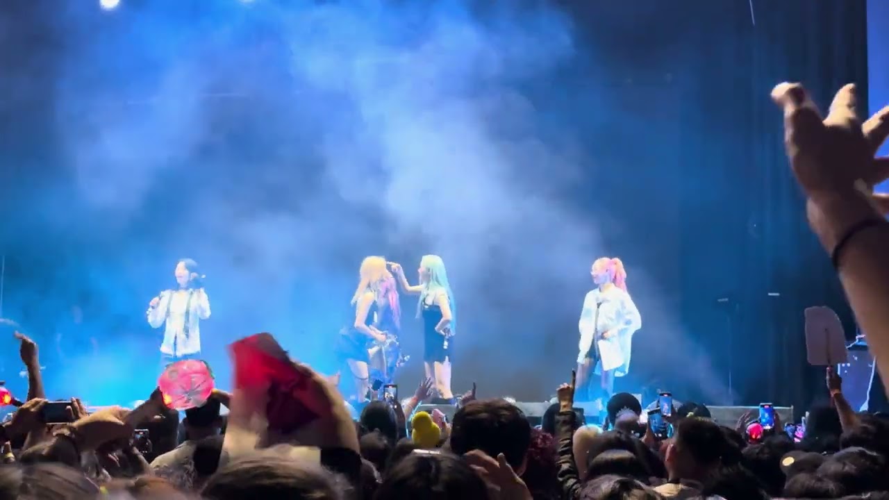 240917 Dreamcatcher (드림캐쳐) in Santiago de Chile 15 Silent Night + Extra Dance