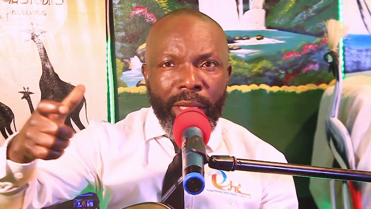 Uko wakwiga gucuranga yewe mwana wiwacu 