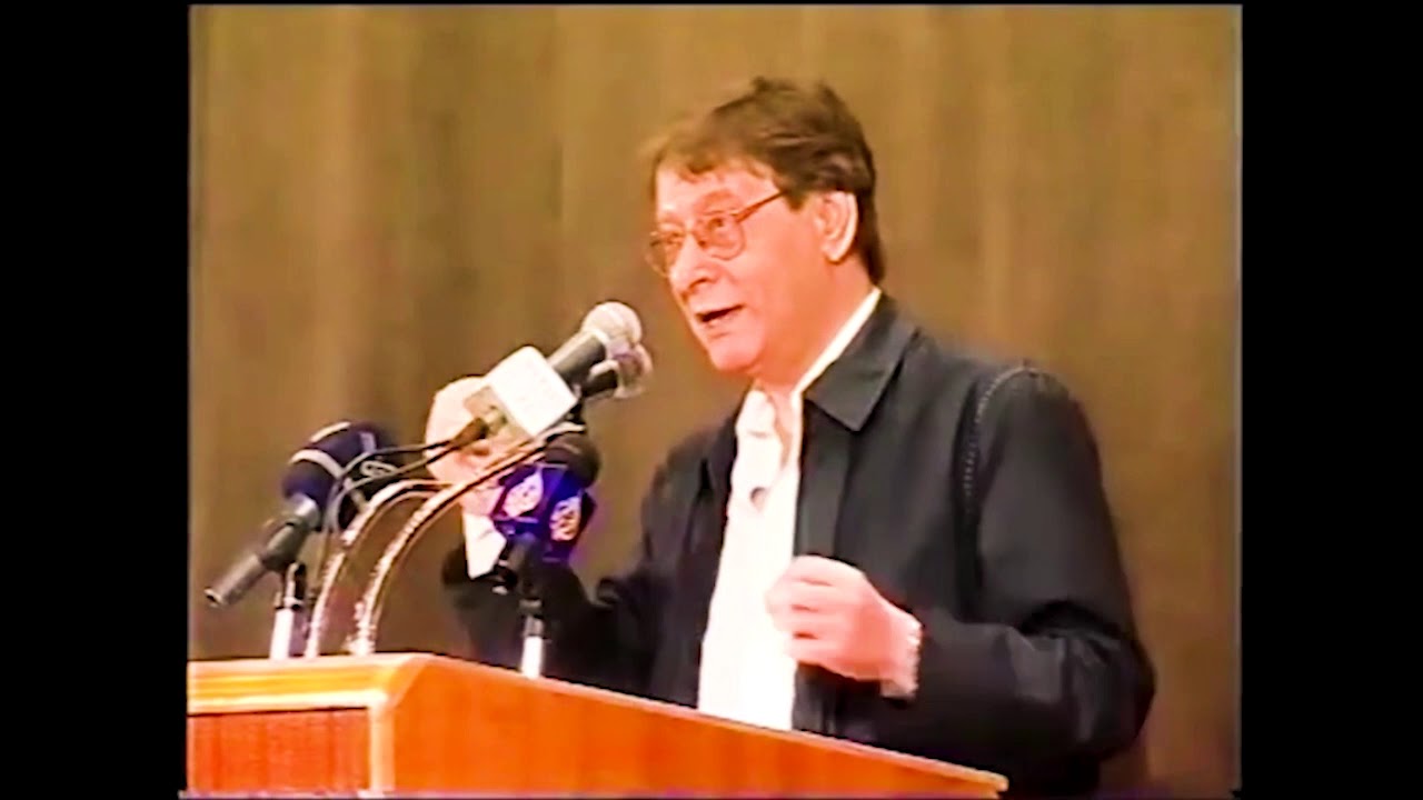 محمود درويش - أمر باسمك إذ أخلو إلى نفسي