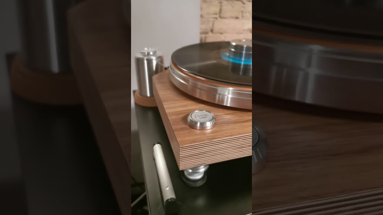 Acoustic Solid. Focal Kanta. Unison Research Unico 90 and C&W wires