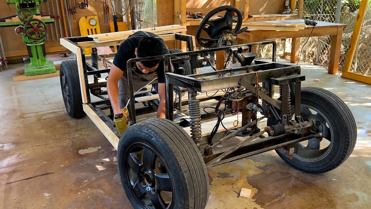💡Great idea | Give This Shabby Electric Car A New Look With Wooden Pallets