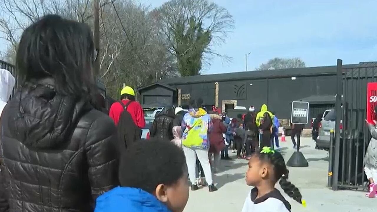 Young Thug sponsors toy distribution