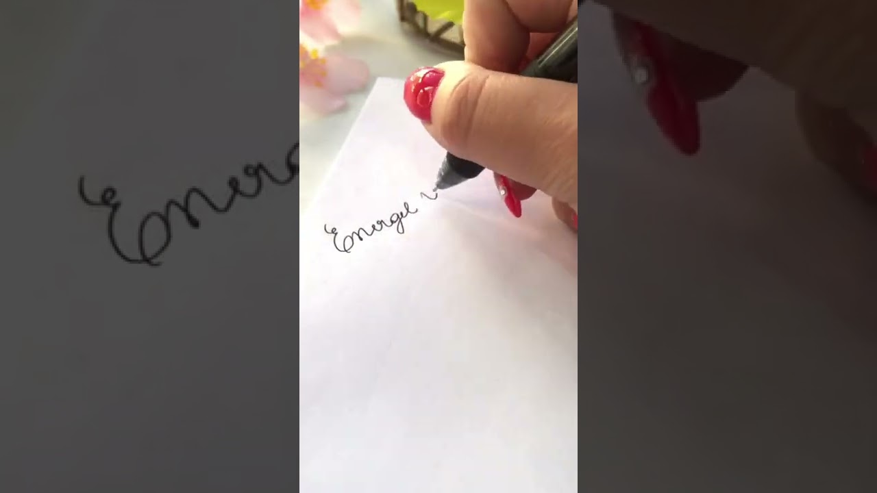A queridinha caneta Energel X da Pentel! Ponta 0.5mm e tinta gel preta 🖤