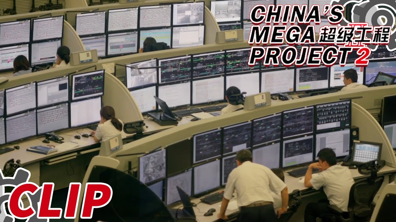 这是一套中国自主研发的调度指挥系统 调度员要在确保安全的前提下 把运输效率发挥到最佳 CLIP | 超级工程Ⅱ China's Mega Projects 2
