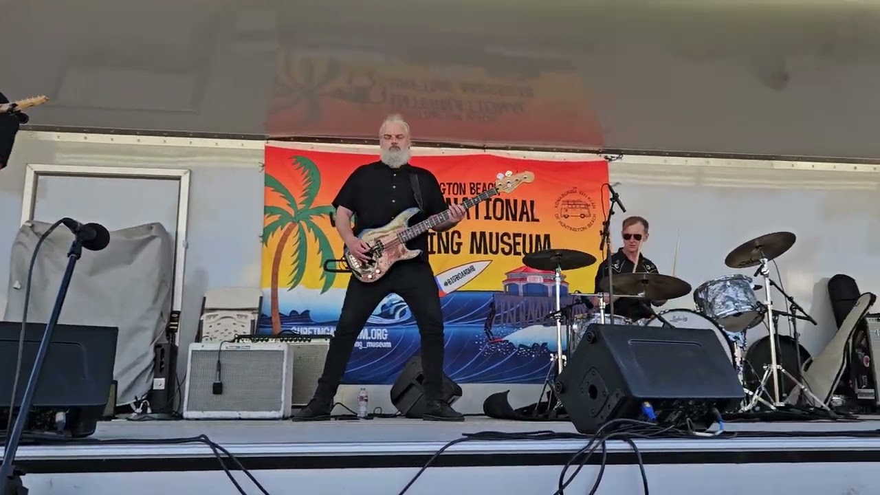Insect Surfers live @ Huntington Beach Pier 