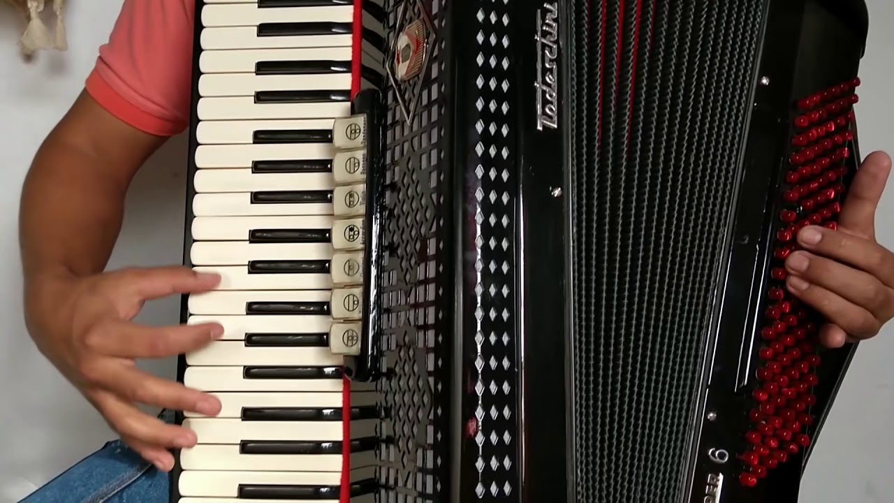 Vídeo aula acordeon Amor distante 