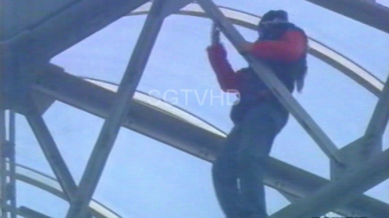INTER-NAPOLI LO STRISCIONE DEGLI INTERISTI CHE INNEGGIA HITLER MARZO 1990