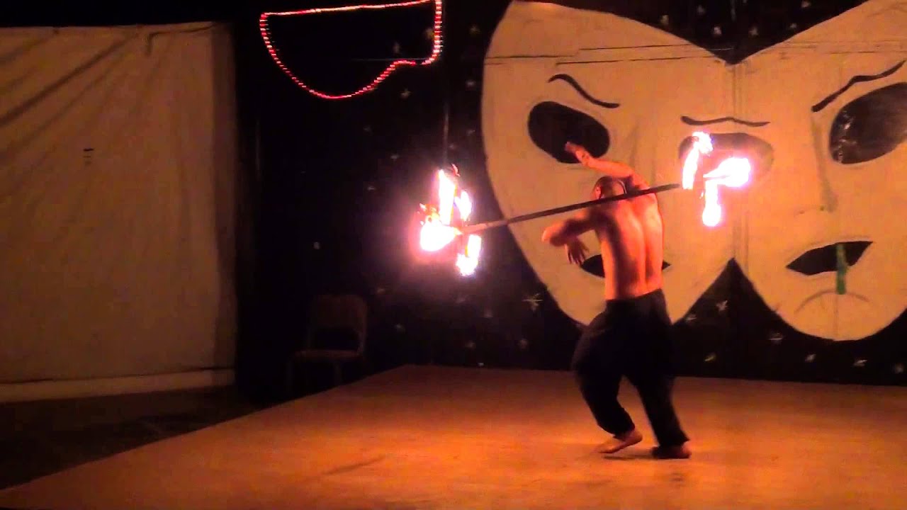 شرم الشيخ | عروض نار لشاب مصرى Egyptian fire show
