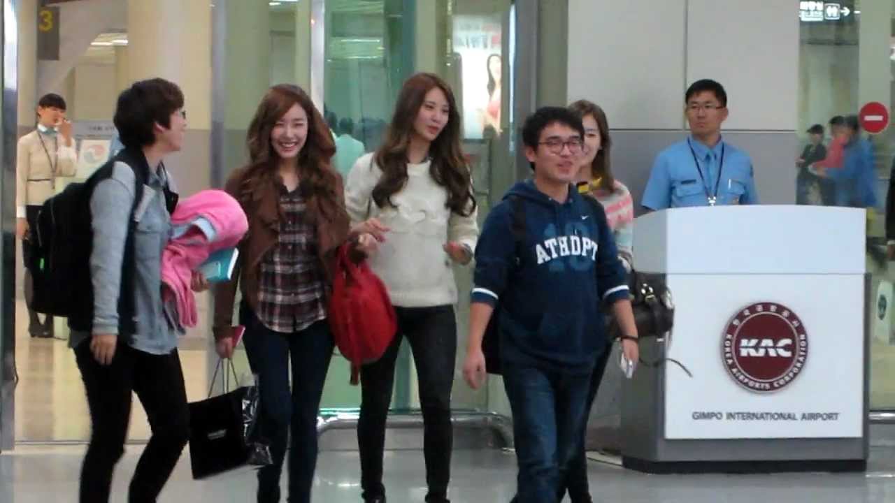 121015 SNSD Taeyeon, Tiffany, Seohyun TTS arrived Gimpo Airport [FANCAM]