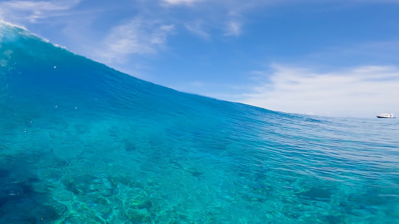 POV RAW SURF - BIG BOMBS BROKE MY BOARD (Maldives #7)