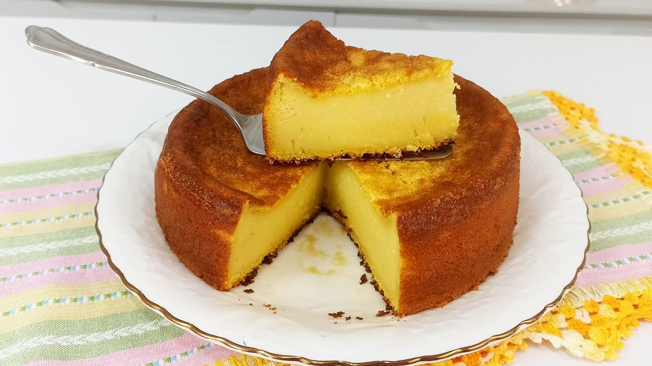 Bateu tudo no liquidificador tá pronto!!Bolo de fubá cremoso!!