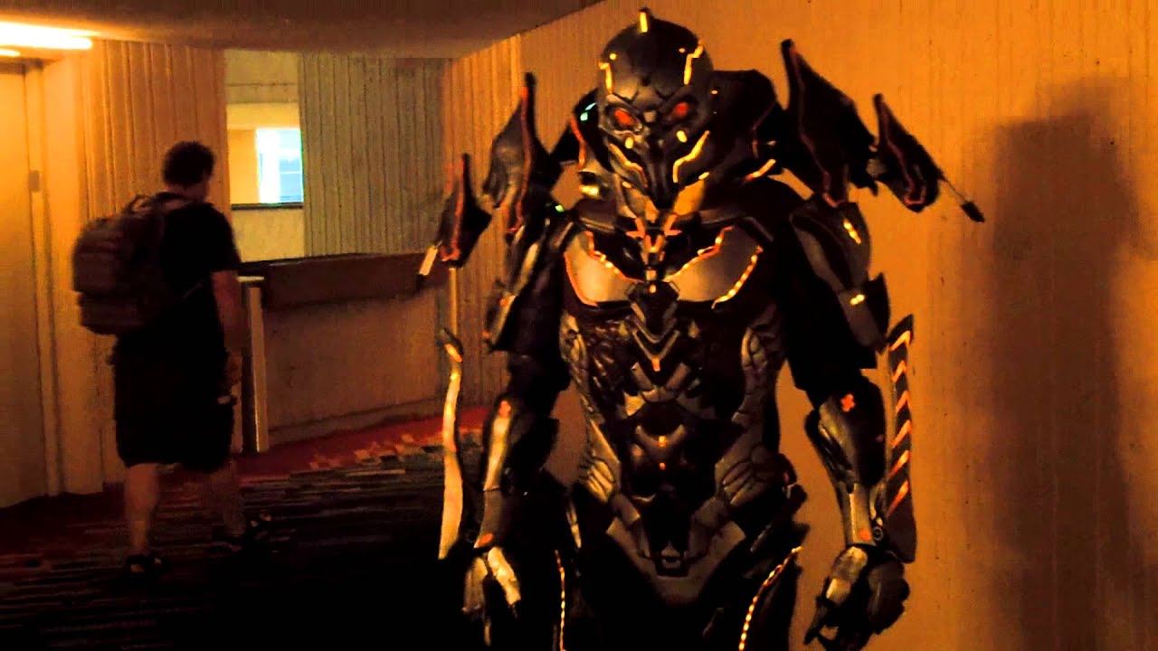 Ur-Didact waits for an elevator!