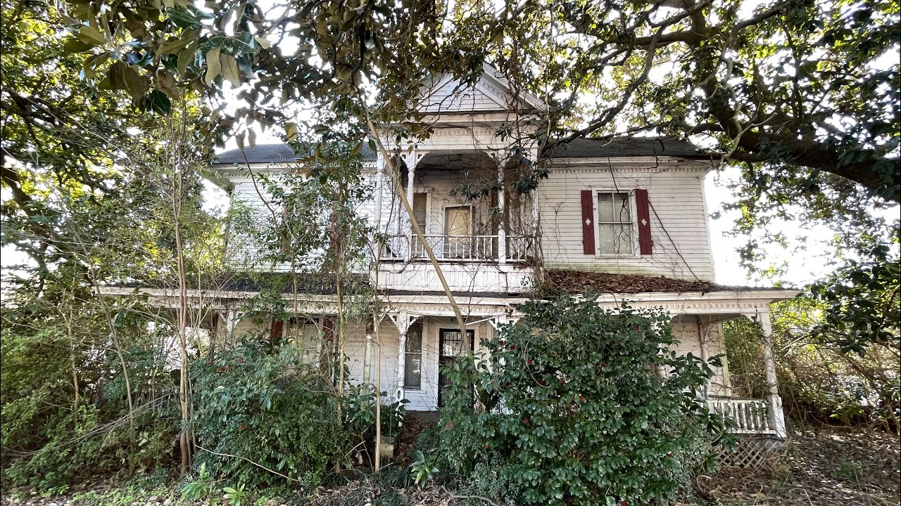 Step Inside The Totally Packed Abandoned Rawlins Farm House Down South in the Carolina’s *Built 1888