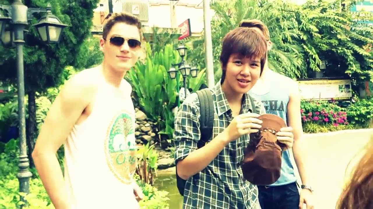 Jack and Finn Harries in Thailand