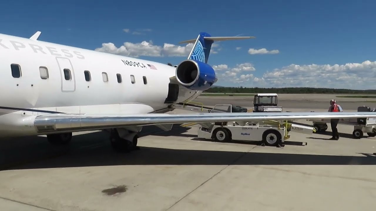 TRIP REPORT | United Express (Operated by Skywest) | CRJ-200 | Denver - Durango | Economy (Reupload)