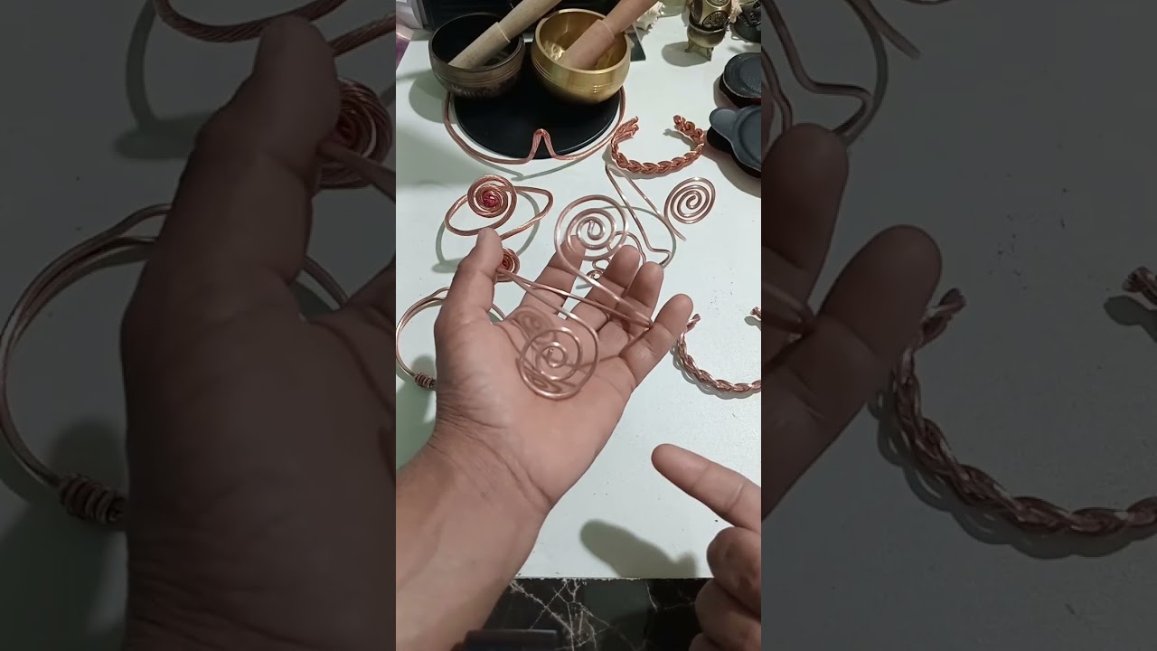 sabias que ay un tipo de brazaletes de cobre que ayuda con dolores de rodillas y ombros y estres