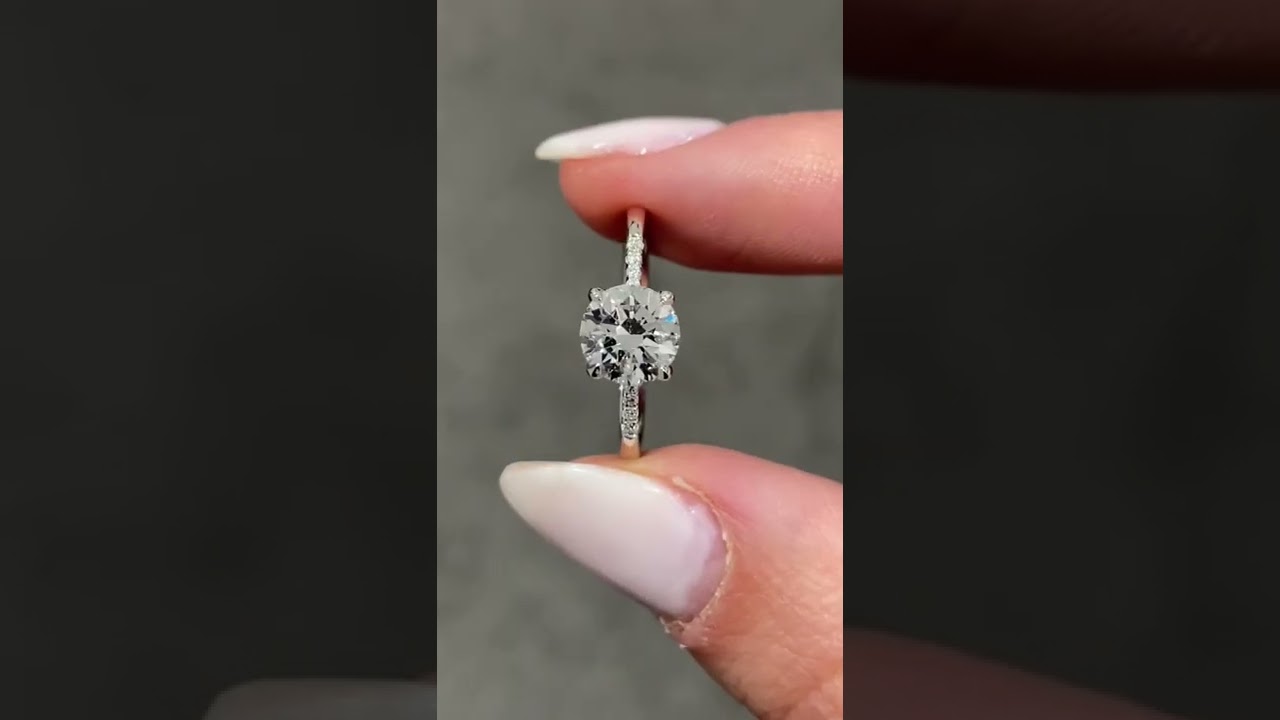 What do you think about this beautiful 1-carat round engagement ring
