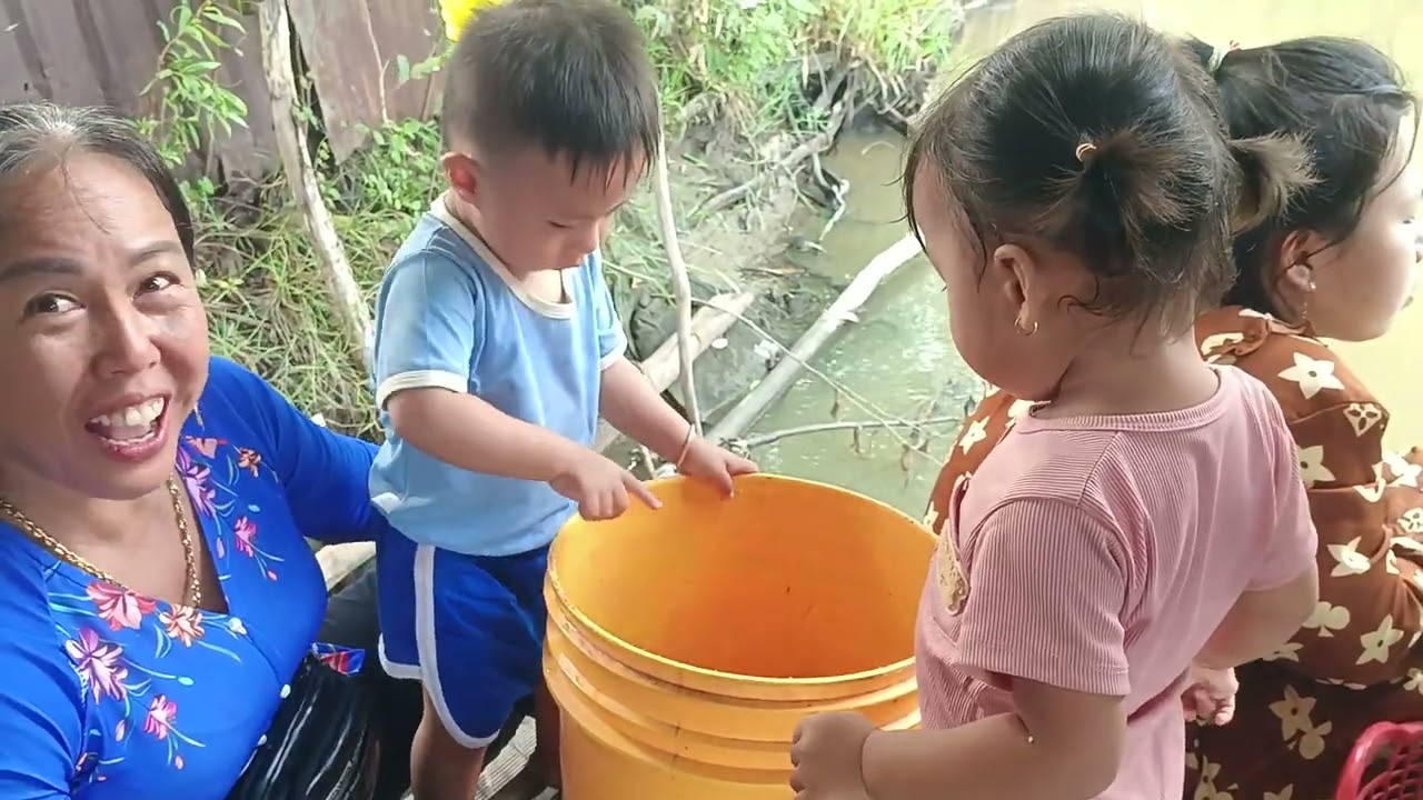 Phở Với Mèo đi câu cùng bà ngoại dính cá rồi dành nhau nhau luôn rồi 