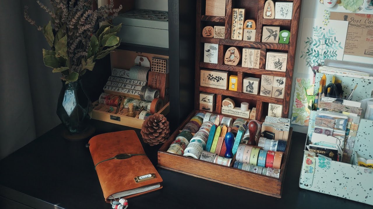 Traveler's Notebook Setup & Fliptrough, Desk Tour, Hobonichi Rant and Other Analogue Ramblings