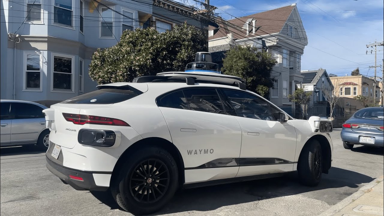 Удивительное беспилотное такси | Эта машина ездит сама