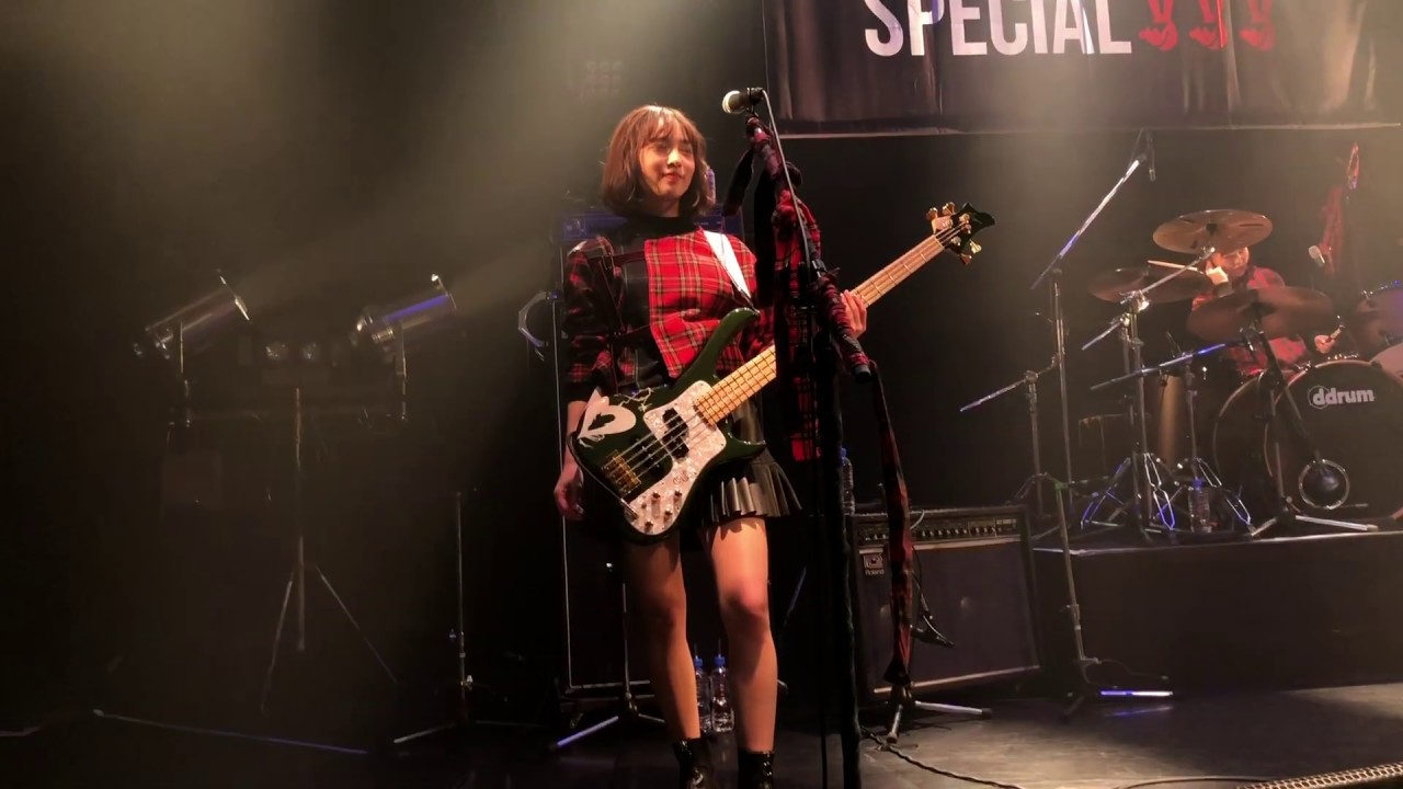 GIRLFRIEND 「Figure」MINA(ベース)カメラ