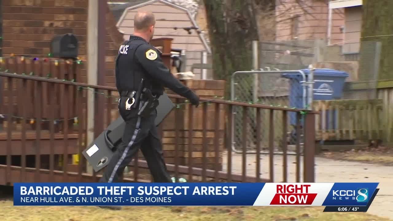 Des Moines police arrest car theft suspect after chase, brief standoff