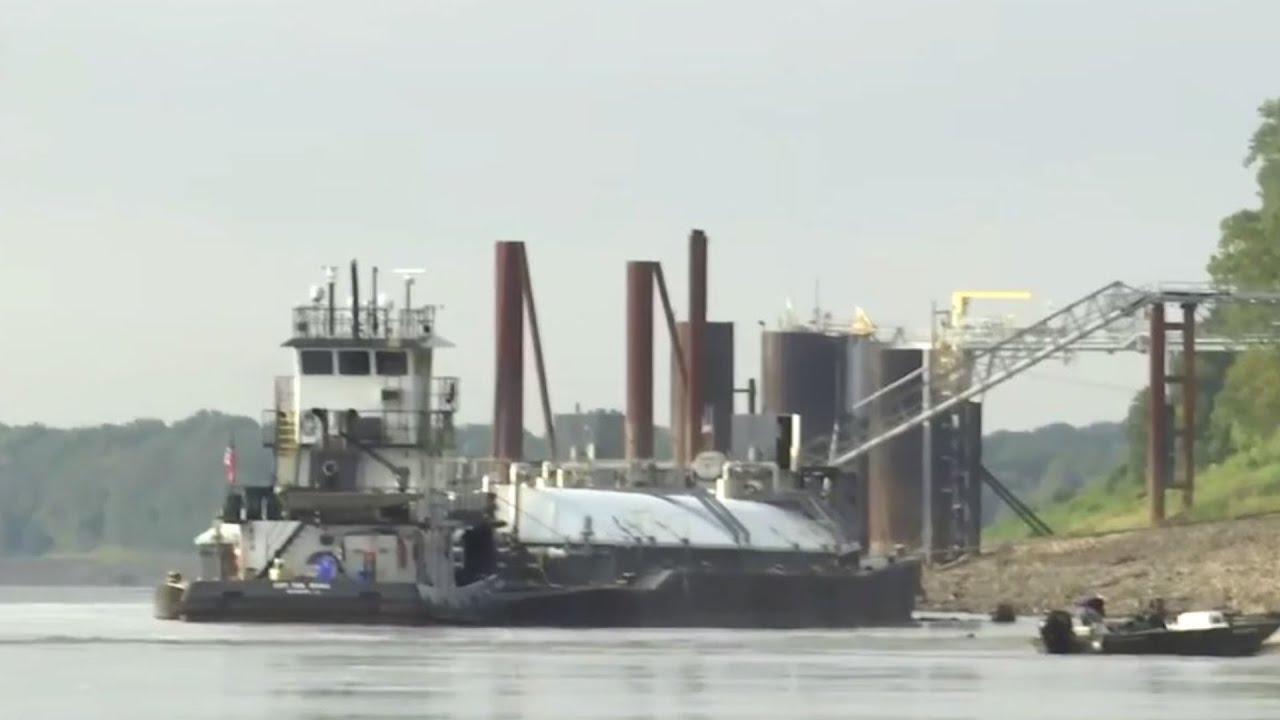 Boats stuck on Mud Island as water critically low along the Mississippi River