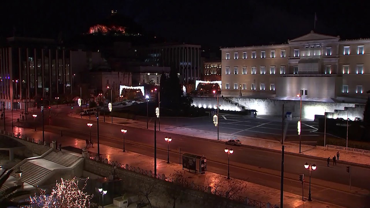 LIVE: Athens welcomes 2021 with fireworks, without crowds