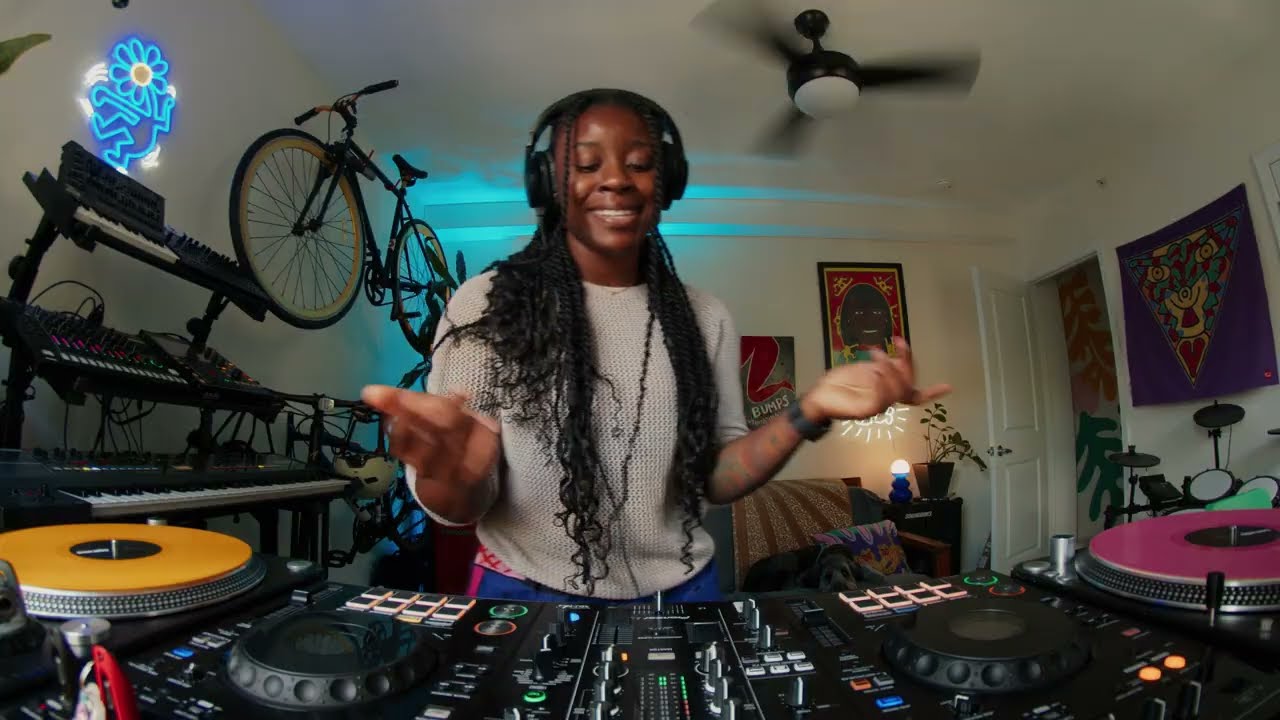 A NEO-SOUL SOUNDSCAPE FT. DWELE, ERYKAH BADU, MAXWELL, LUCY PEARL, TRINA BROUSSARD, FLOACIST & MORE!