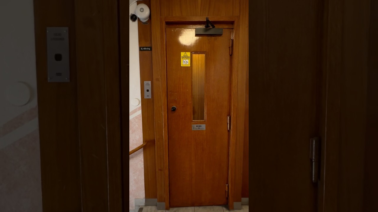 Beautiful Kone #elevator with no inner door in #ume&aring;