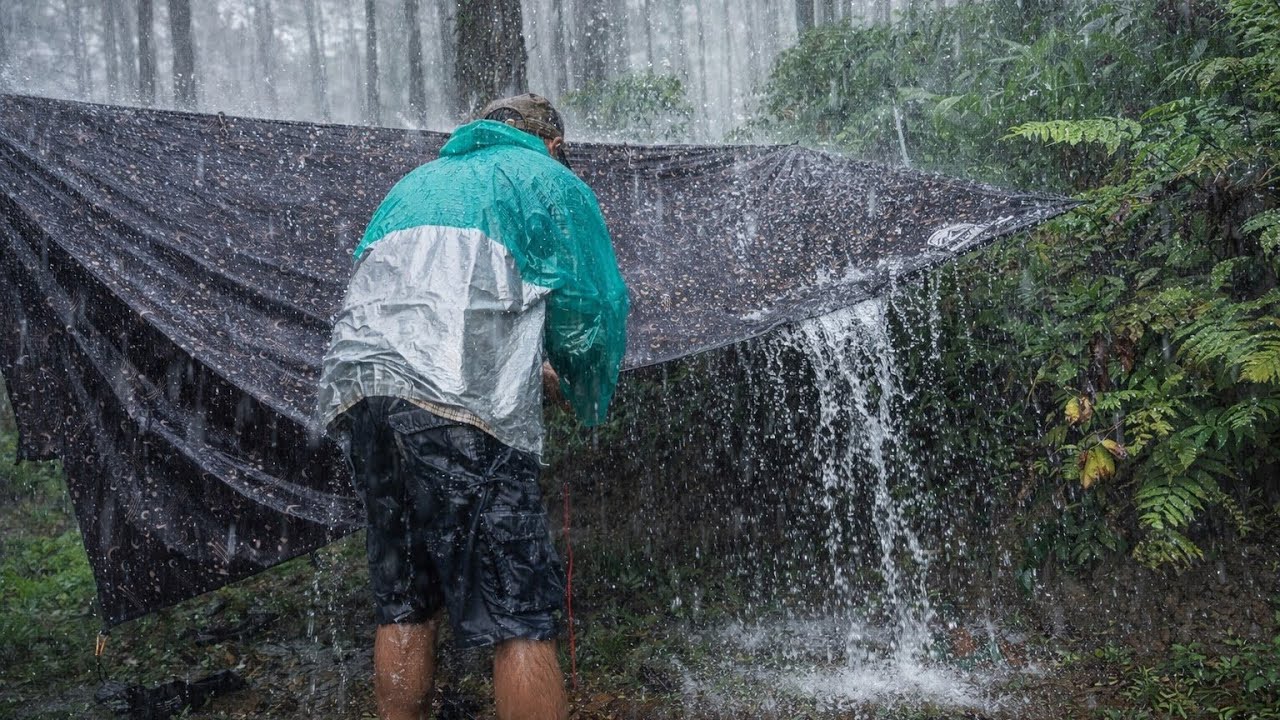 😭Hit by Extreme Rain! Surviving in the Forest Crazy Weather ⛈️