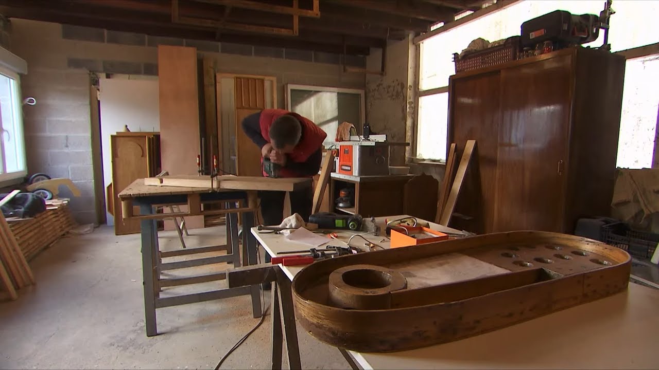 Alexandre fabrique des jeux en bois