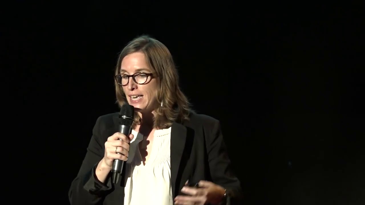 La mucoviscidose, hasard, co&iuml;ncidence, ou pr&eacute;destination ? | Nadine Pellen | TEDxUBO