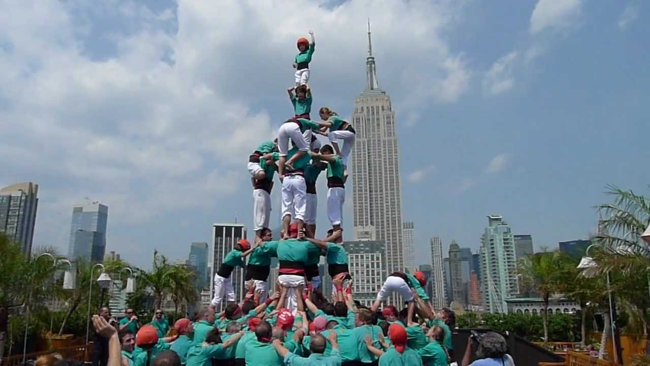 Primers Castells sobre el 230 fifth Rooftop - New York..mpg