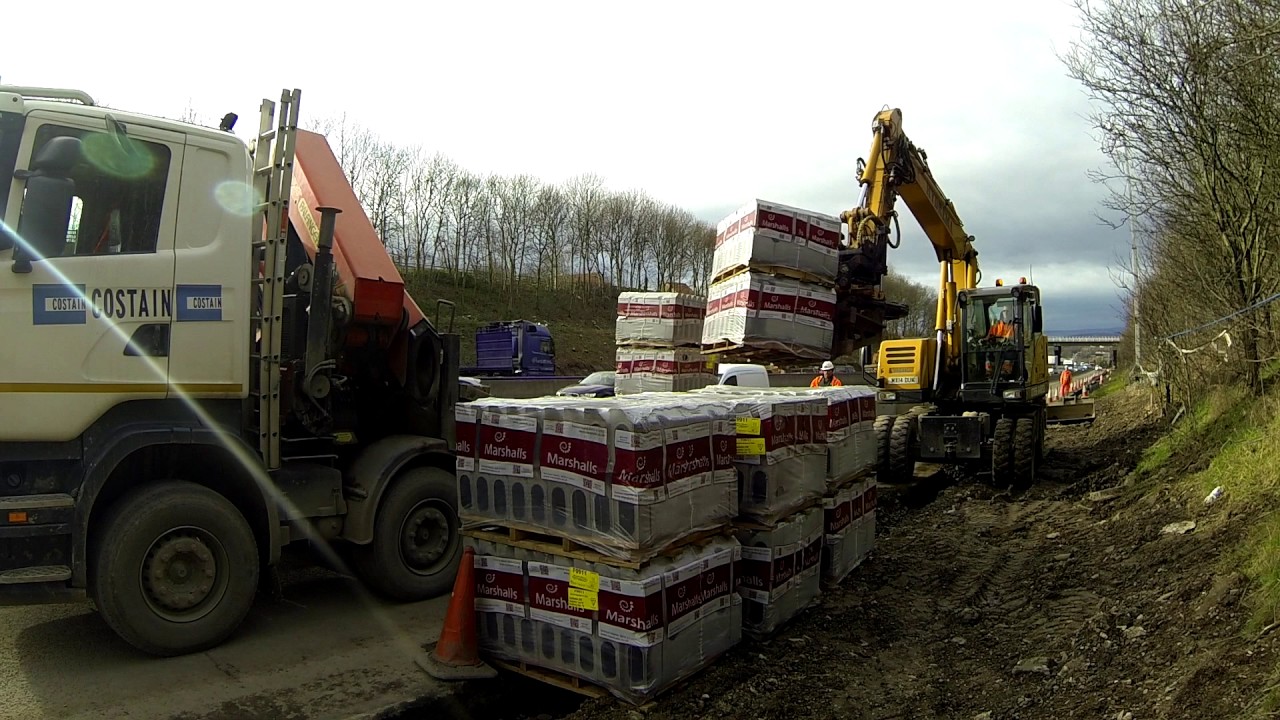 Hydrema MX14 with EC219 tiltrotator & pallet forks